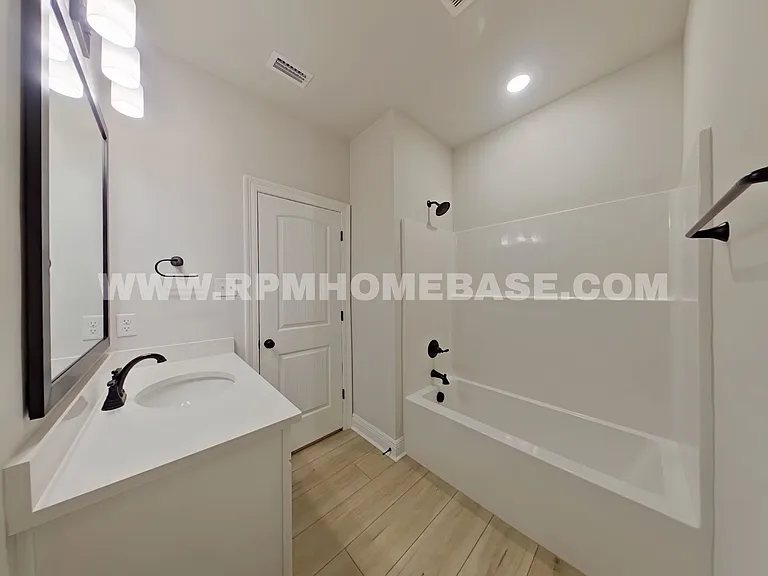 2700 Louise Dr — Photo 19