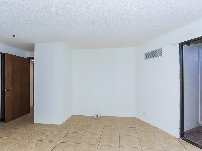 555 Hahaione St #B100 — Photo 25