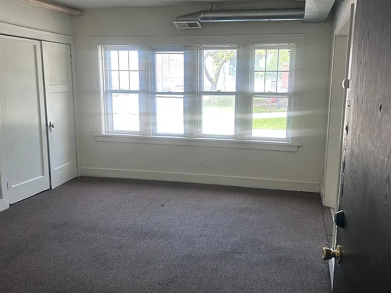 1625 W Keefe Ave — Photo 14