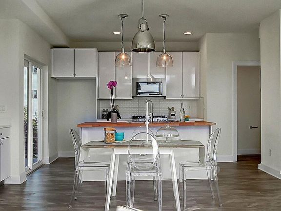 Beautiful and modern kitchen decoration.