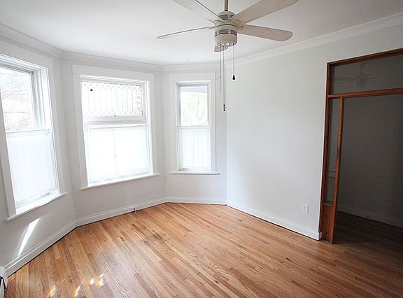 5th image of 2038 W Hutchinson St #1
