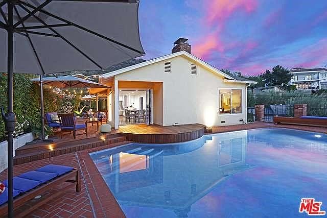 1st image of 1221 Alta Paseo