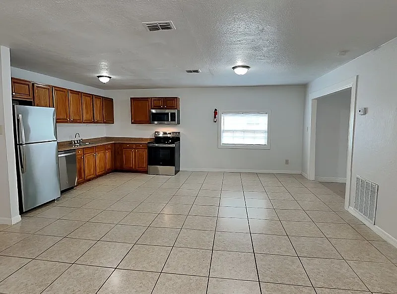 3 bed, 2.0 bath, 1580 sqft, $1,975 — Photo 4