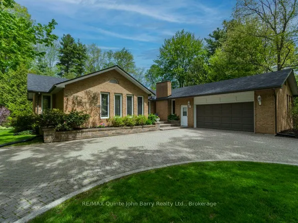 256 Colonial Dr, Quinte West, ON K8V 5P4
