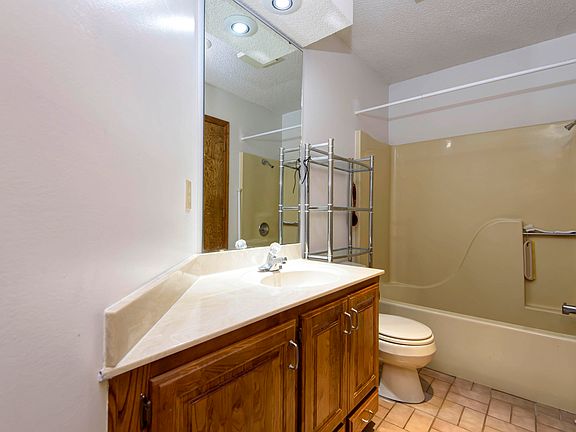 5th image of 3478 S Welwood Avenue