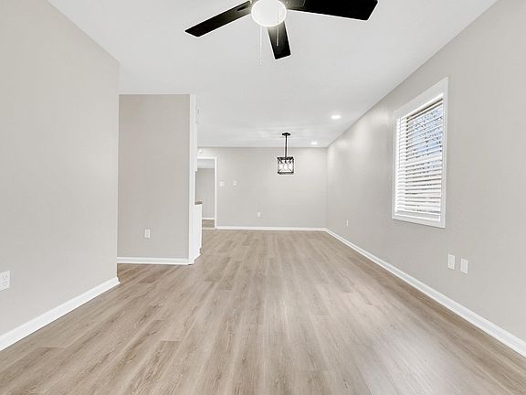 5th image of 1117 Canary Ln