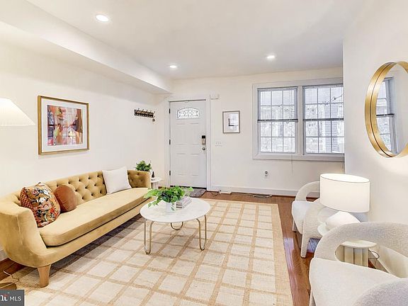 4th image of 826 Delafield Pl NW