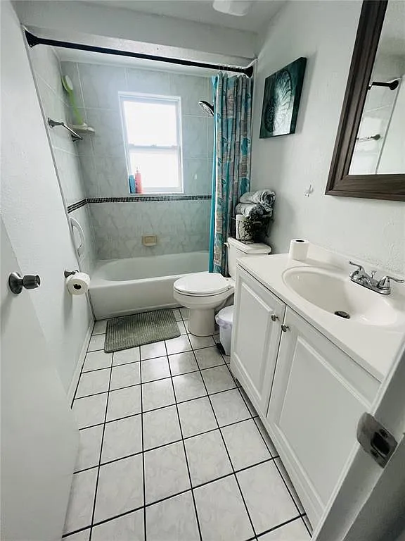 3 bed, 2.0 bath, 1349 sqft, $2,000 — Photo 2