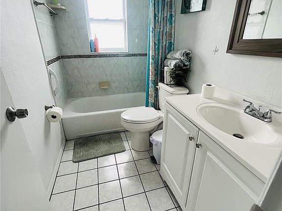 2nd image of 7705 Ilex Dr