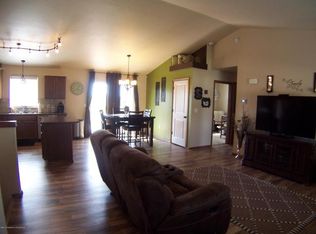 1813 2nd Ave E, Dickinson, ND 58601