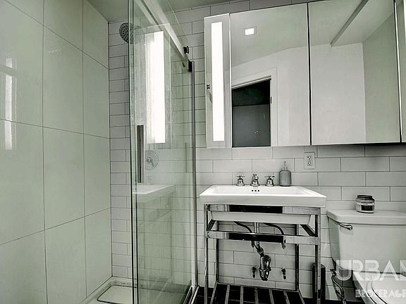 4th image of 123 Bank St #140A