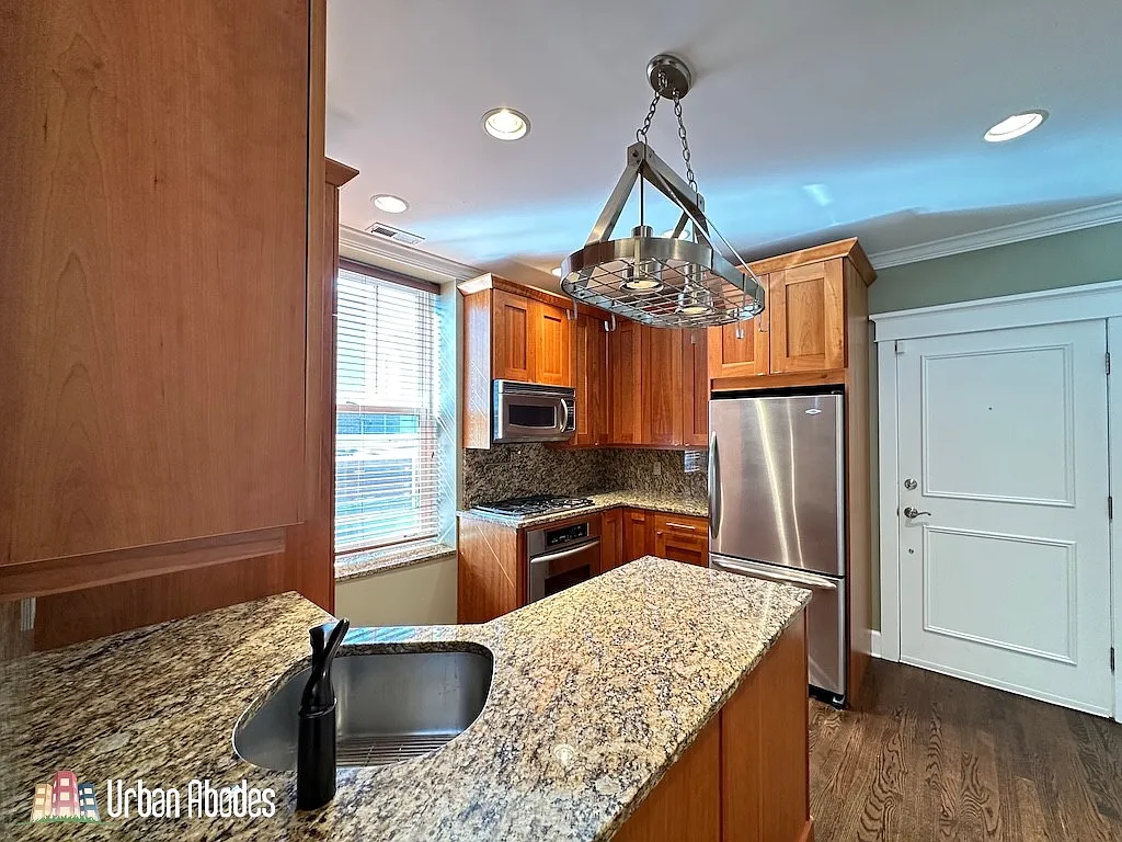 2 bed, 1000 sqft, $3,595 — Photo 4