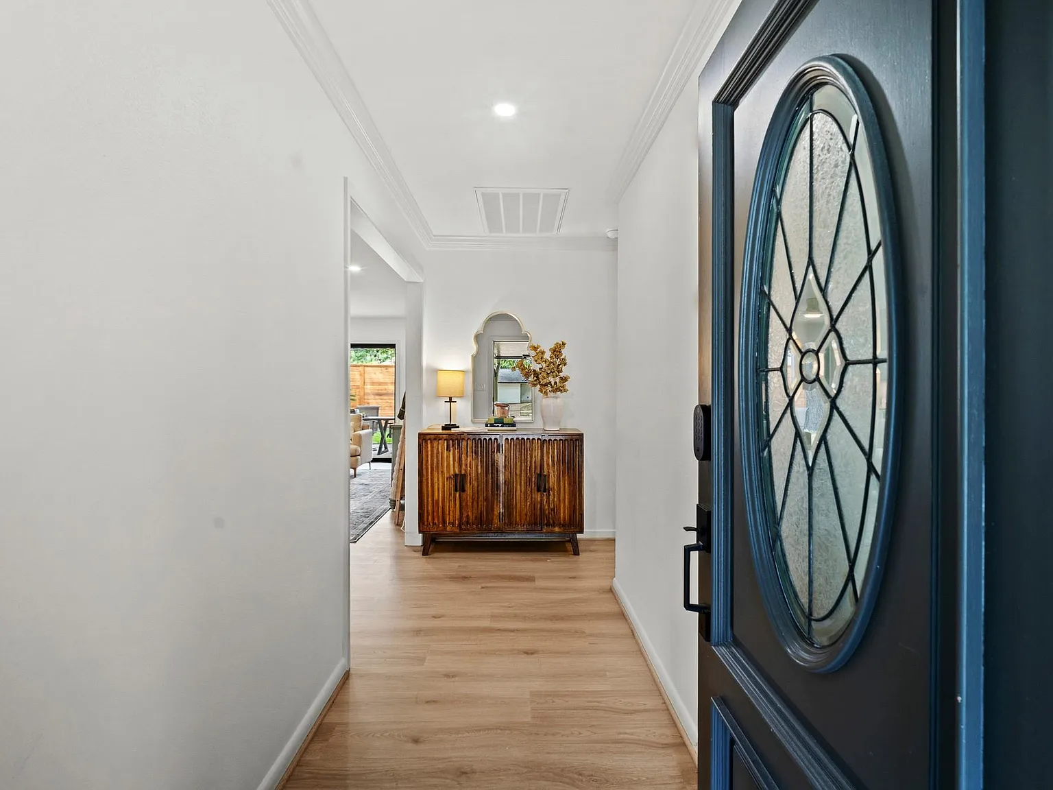3 bed, 3.0 bath, 1932 sqft, $3,900 — Photo 4