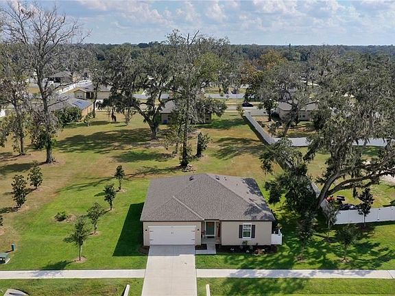 3rd image of 630 Garden Oaks Sq