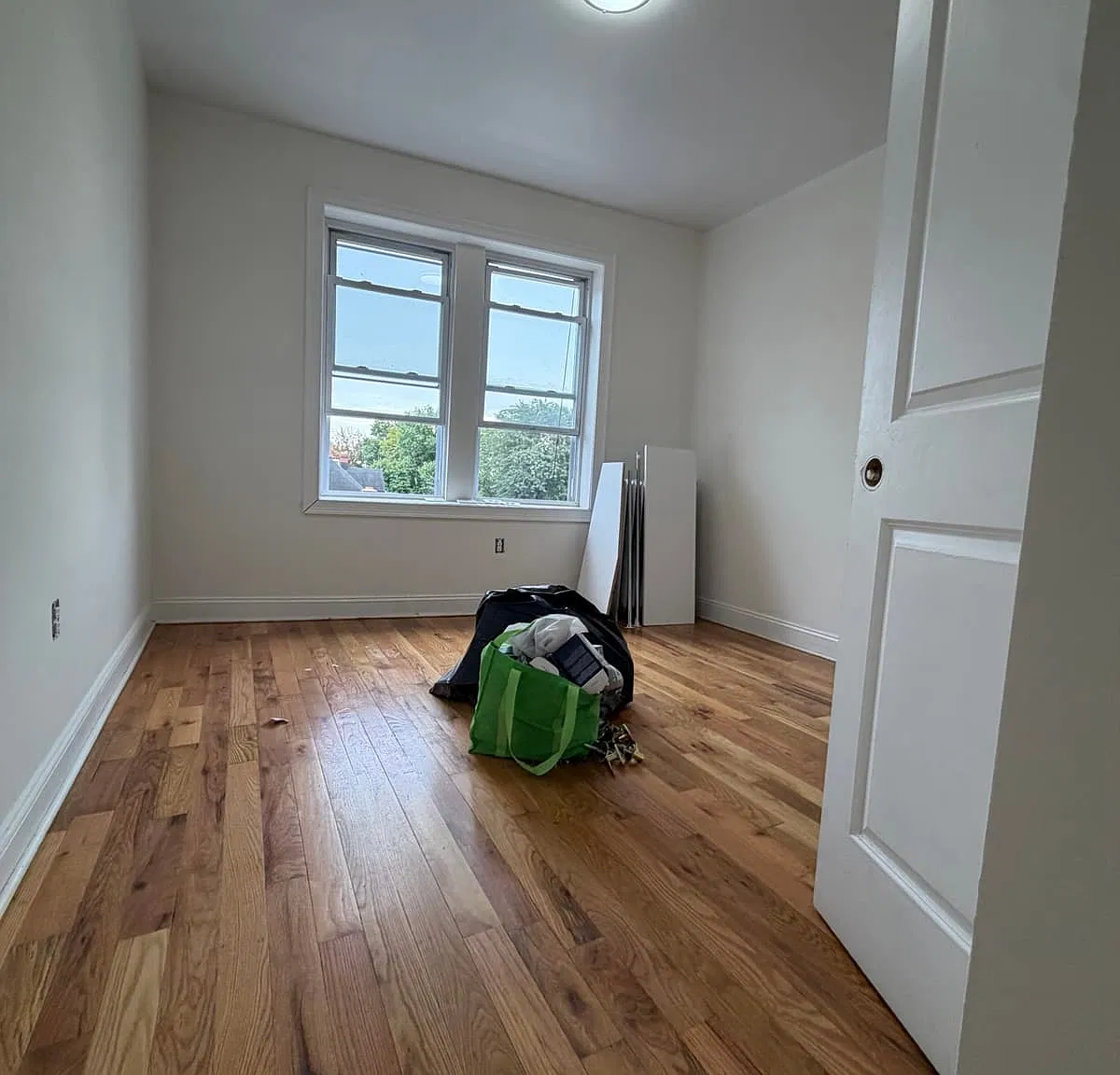 3 bed, 1000 sqft, $2,350 — Photo 3