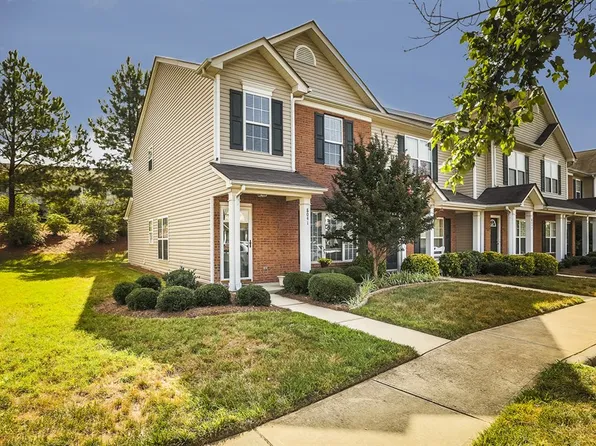 8041 Stoneham Ct, Matthews, NC 28105