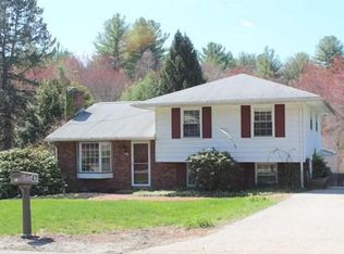 47 Grove St, Upton, MA 01568