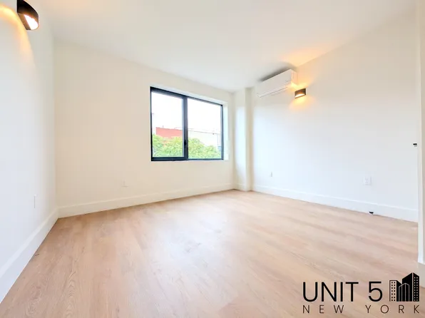 1312 Lincoln Place image 5 of 11