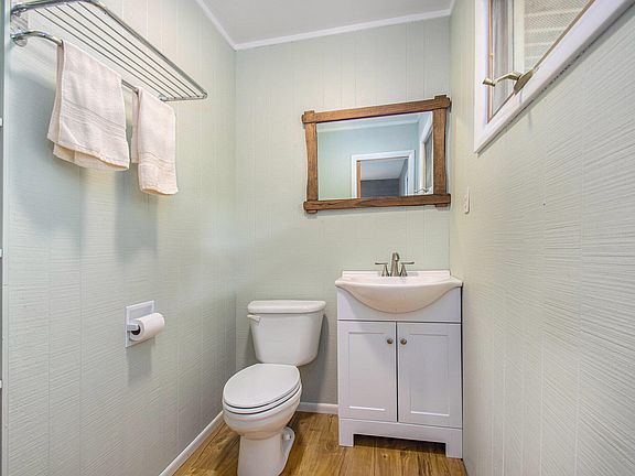 4th image of 715 Bryant St