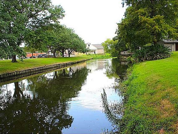 2nd image of 210 Aqua Dr