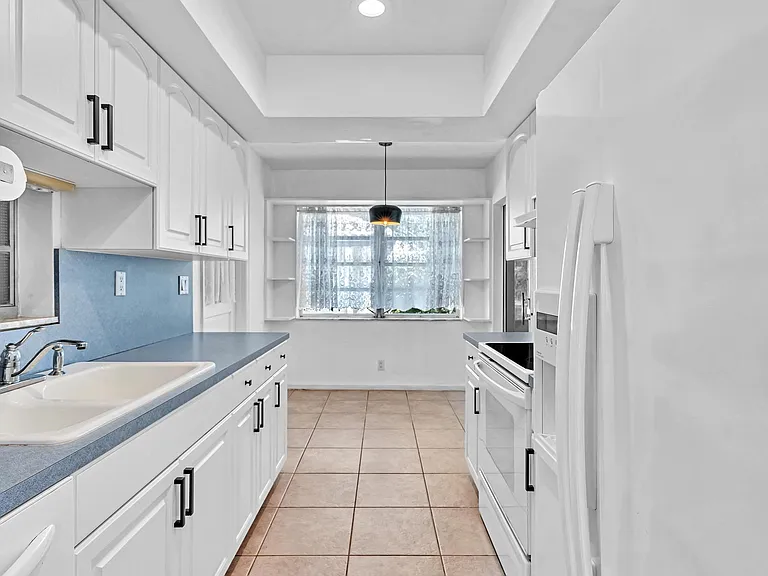 313 NW 42nd St — Photo 7