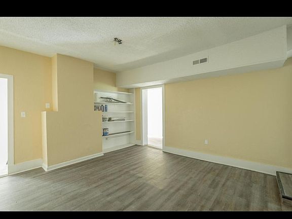 3rd image of 3100 N Chamberlain Dr
