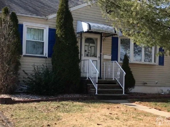 19 Jeannette St, Carteret, NJ 07008
