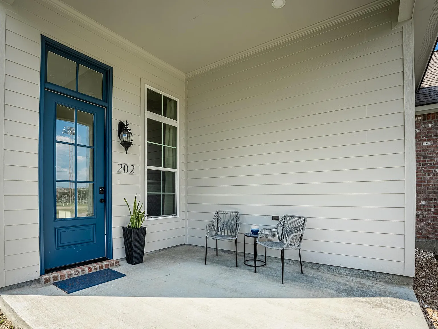 4 bed, 2017 sqft, $4,000 — Photo 3
