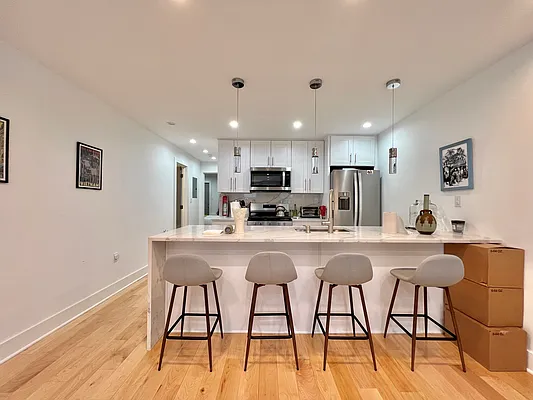 Rented by SERHANT. | media 6