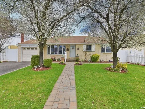 225 Eastlake Avenue, Massapequa Park, NY 11762