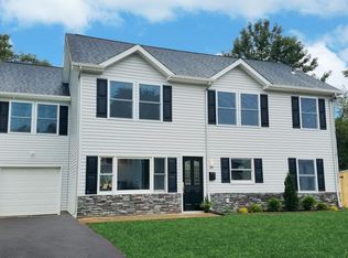 26 Richmond Rd, Edison, NJ 08817