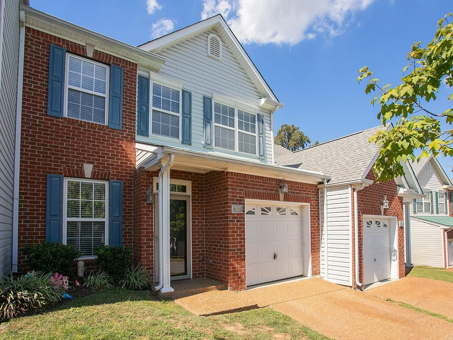 3 bed, 2.5 bath, 1819 sqft, $2,050 — Photo 3