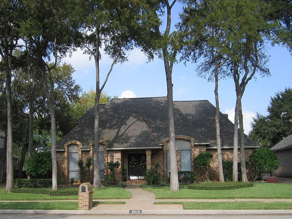 1st image of 2010 Plantation Dr
