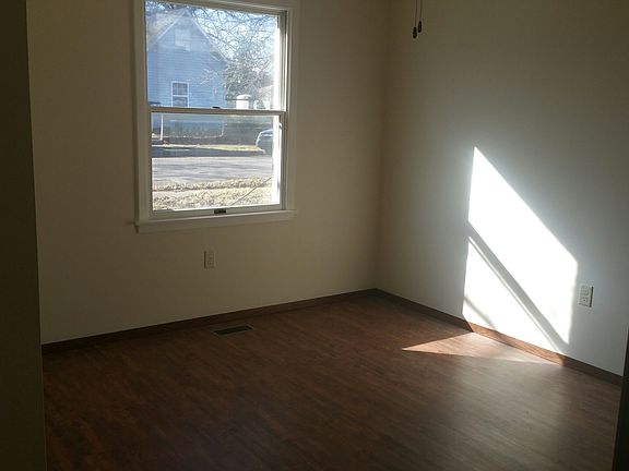 3rd image of 918 S 16th St