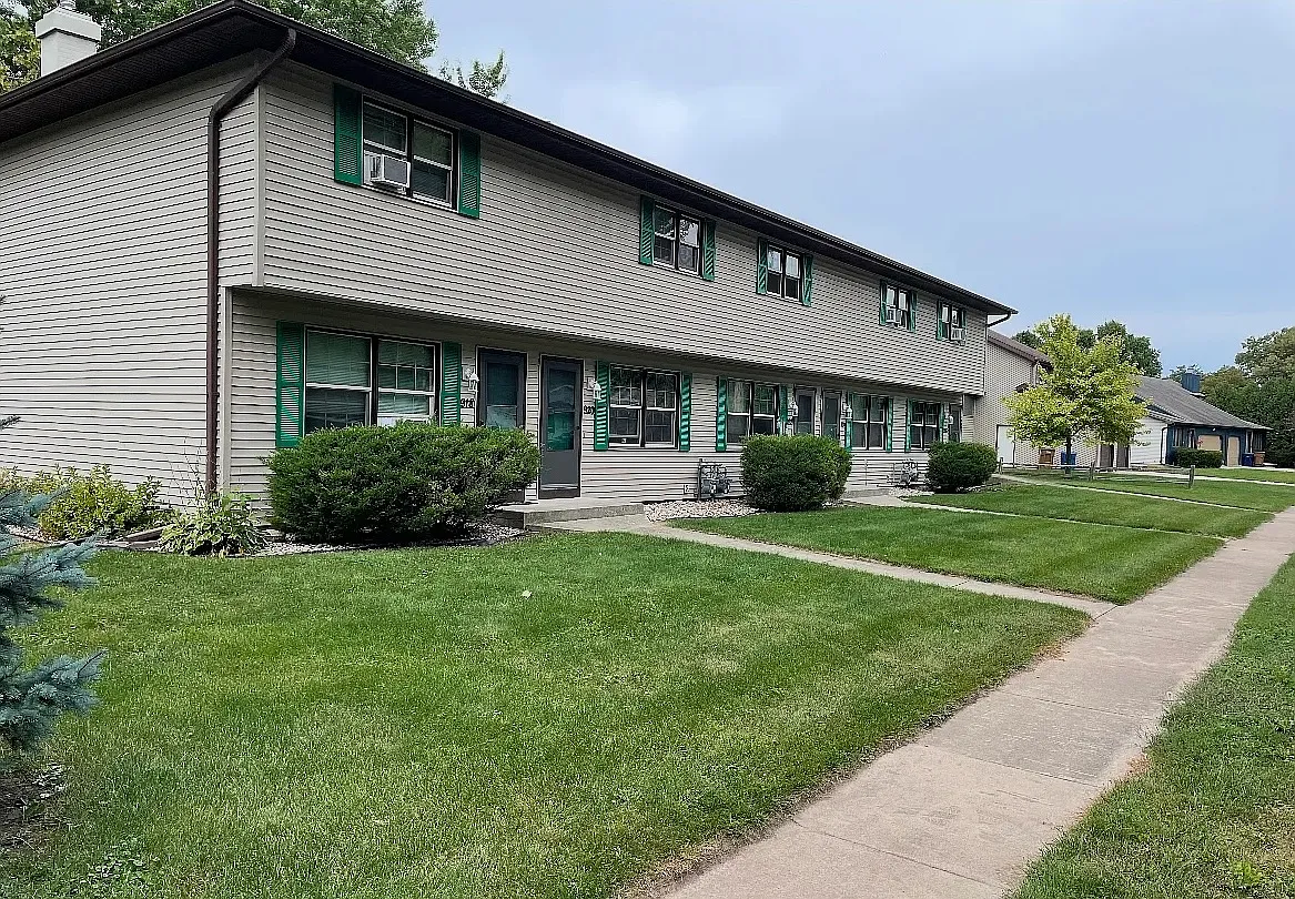 2 bed, 860 sqft, $1,050 — Photo 1