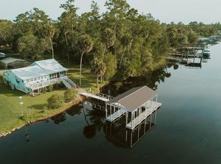 506 Cedar St NE, Steinhatchee, FL 32359