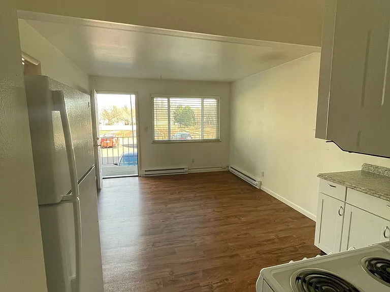 715 Parker St — Photo 2