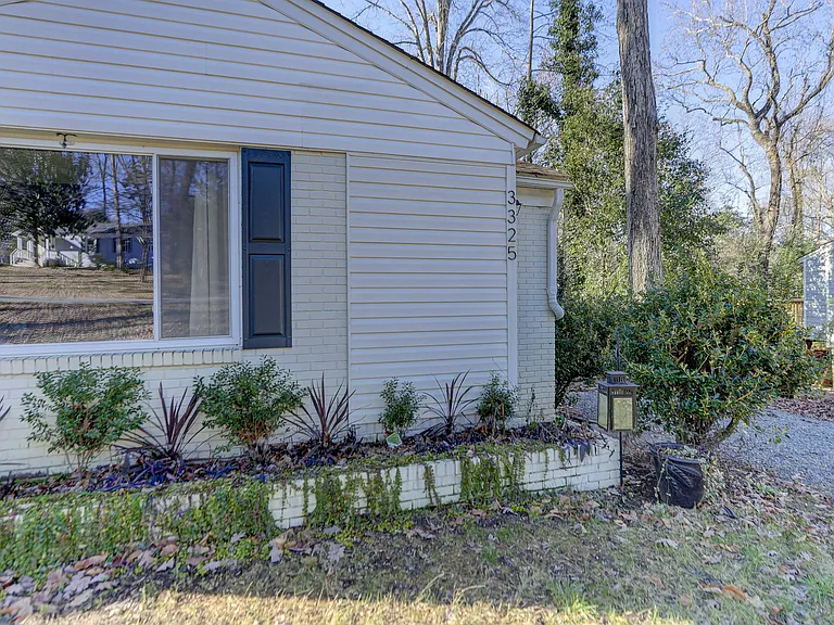 3325 Eastwood Dr — Photo 3