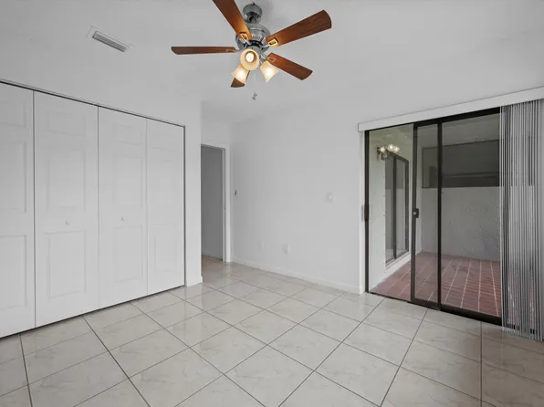 92 Conaskonk Circle, Royal Palm Beach, FL 33411