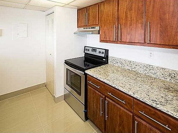 5th image of 7601 E Treasure Dr Ste 22