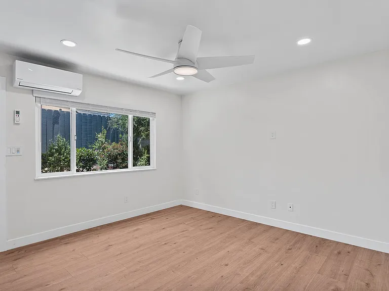 Ocean Beach Living | Modern 2Bd/2Ba | Laundry in-unit — Photo 9