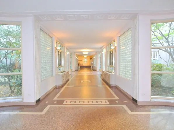 333 West 57th Street image 18 of 20