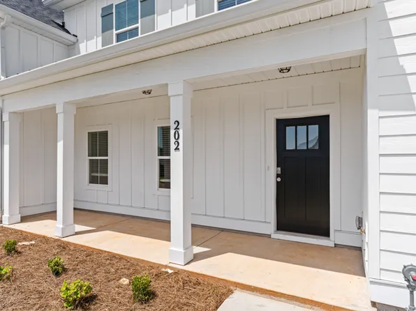 202 Clifton Dr, Enterprise, AL 36330