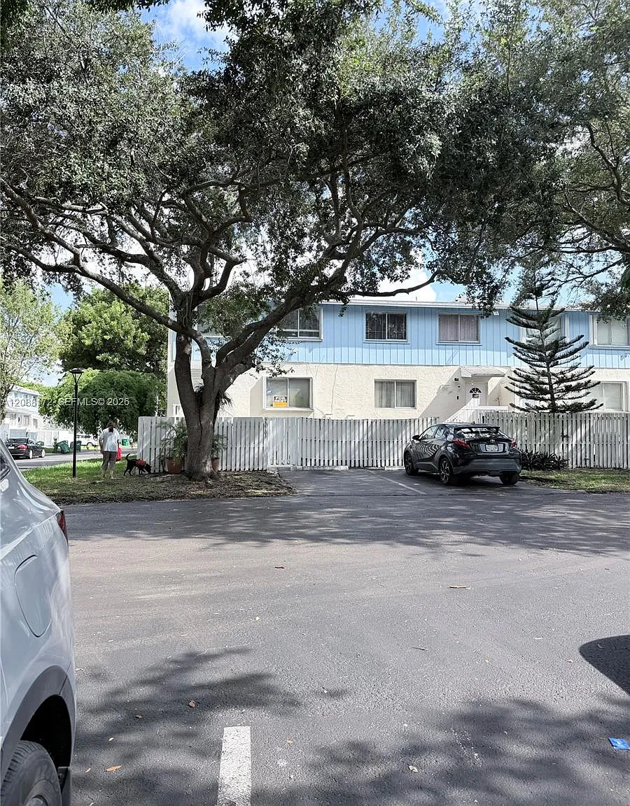 Black Creek Villas — Photo 3