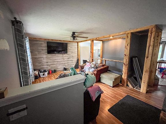 4th image of 36 Edward AVENUE