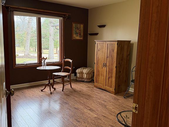 5th image of 660 E Allen Rd