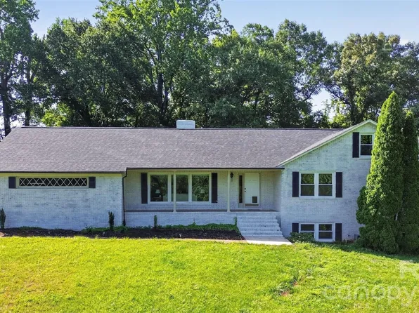 2004 Fountain Ln, Stanley, NC 28164