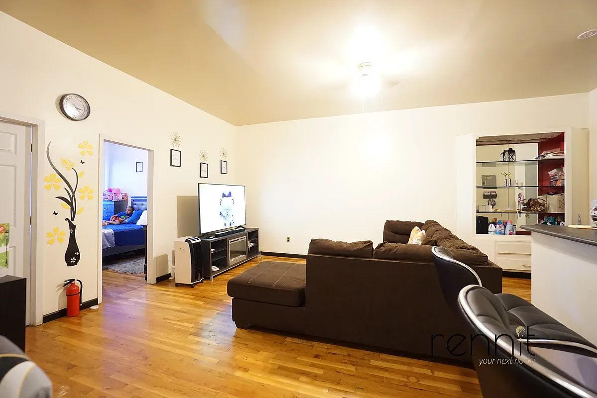 Building Photo - 548 Hart St #2R