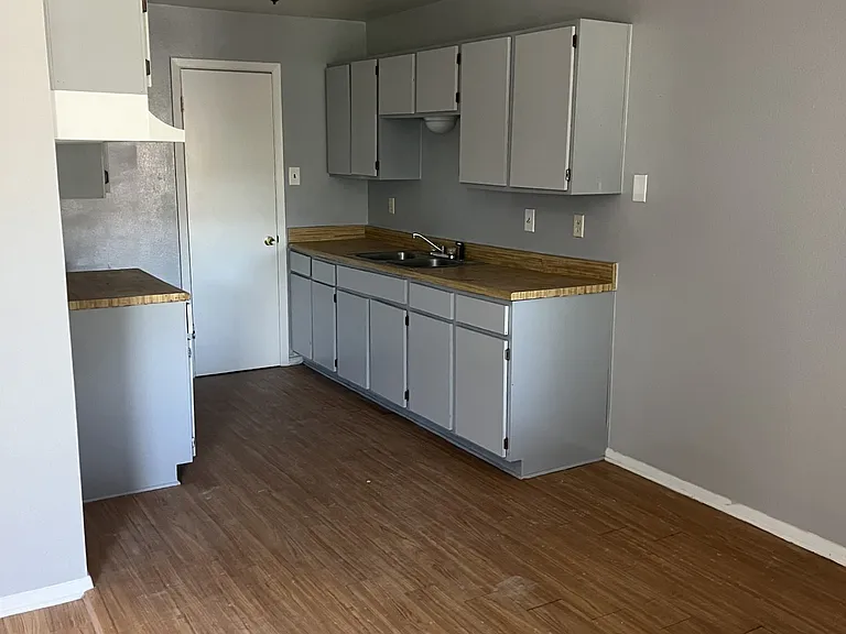 909 W Main St — Photo 15