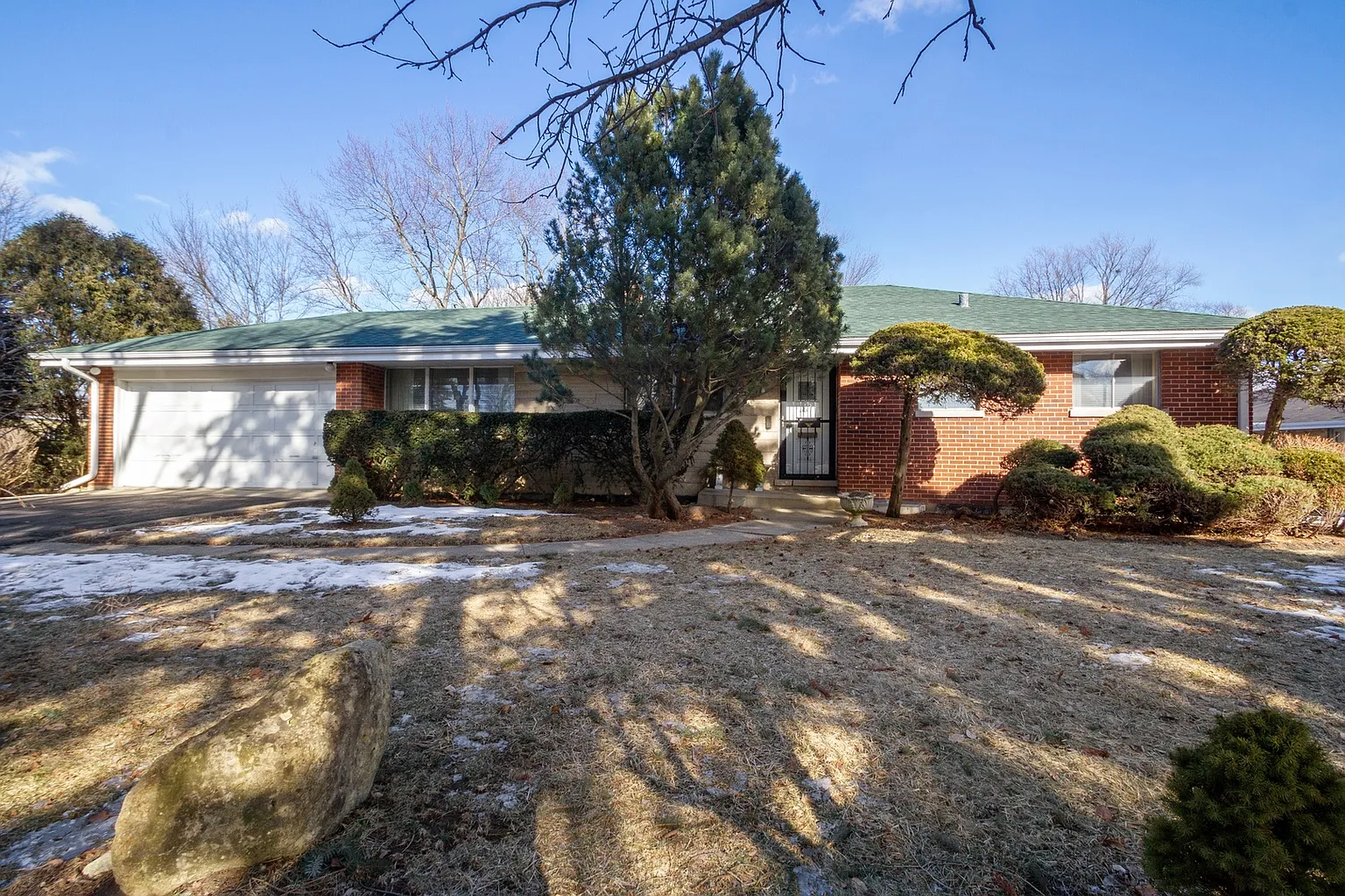 651 Shermer Rd photo 1